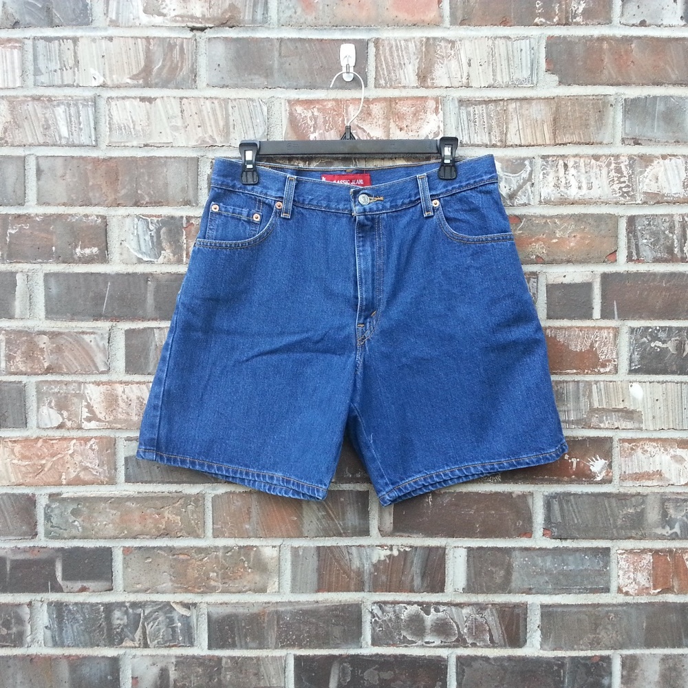 Vintage Levis | High waist/rise mom jean shorts 12